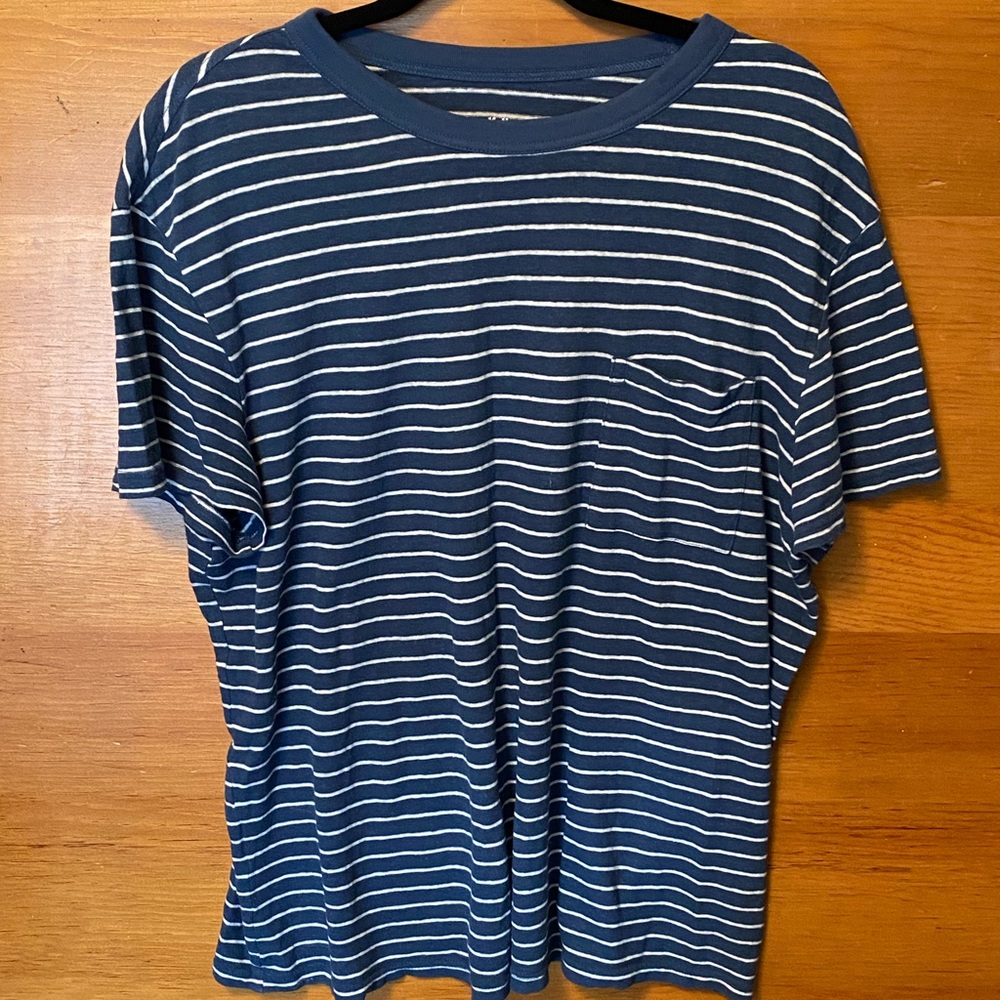 GOODFELLOW & CO. BLUE STRIPED T-SHIRT SIZE LARGE